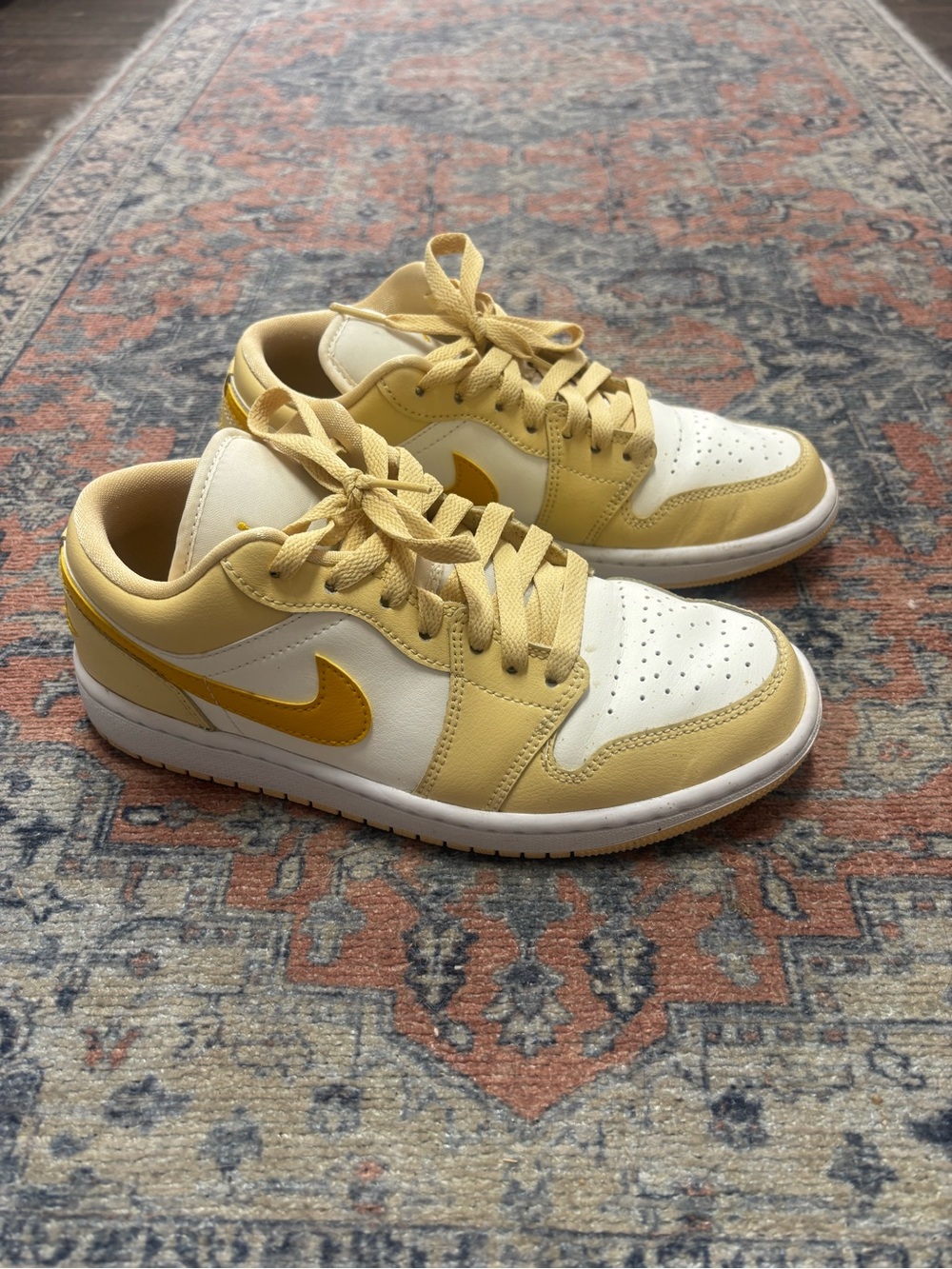 Women’s Low top Jordan 1s in Yellow and White